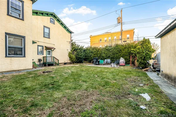 a view of a house with a backyard