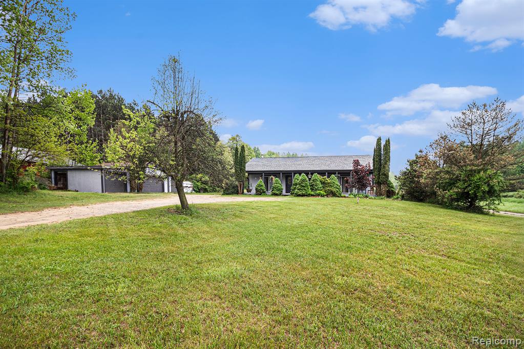 3275 Le Valley Road Columbiaville, MI 48421 - Photo 4 of 34