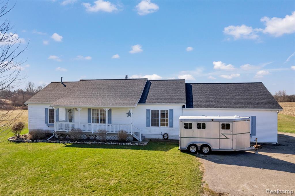 12833 Sullivan Road Emmett, MI 48022 - Photo 2 of 41