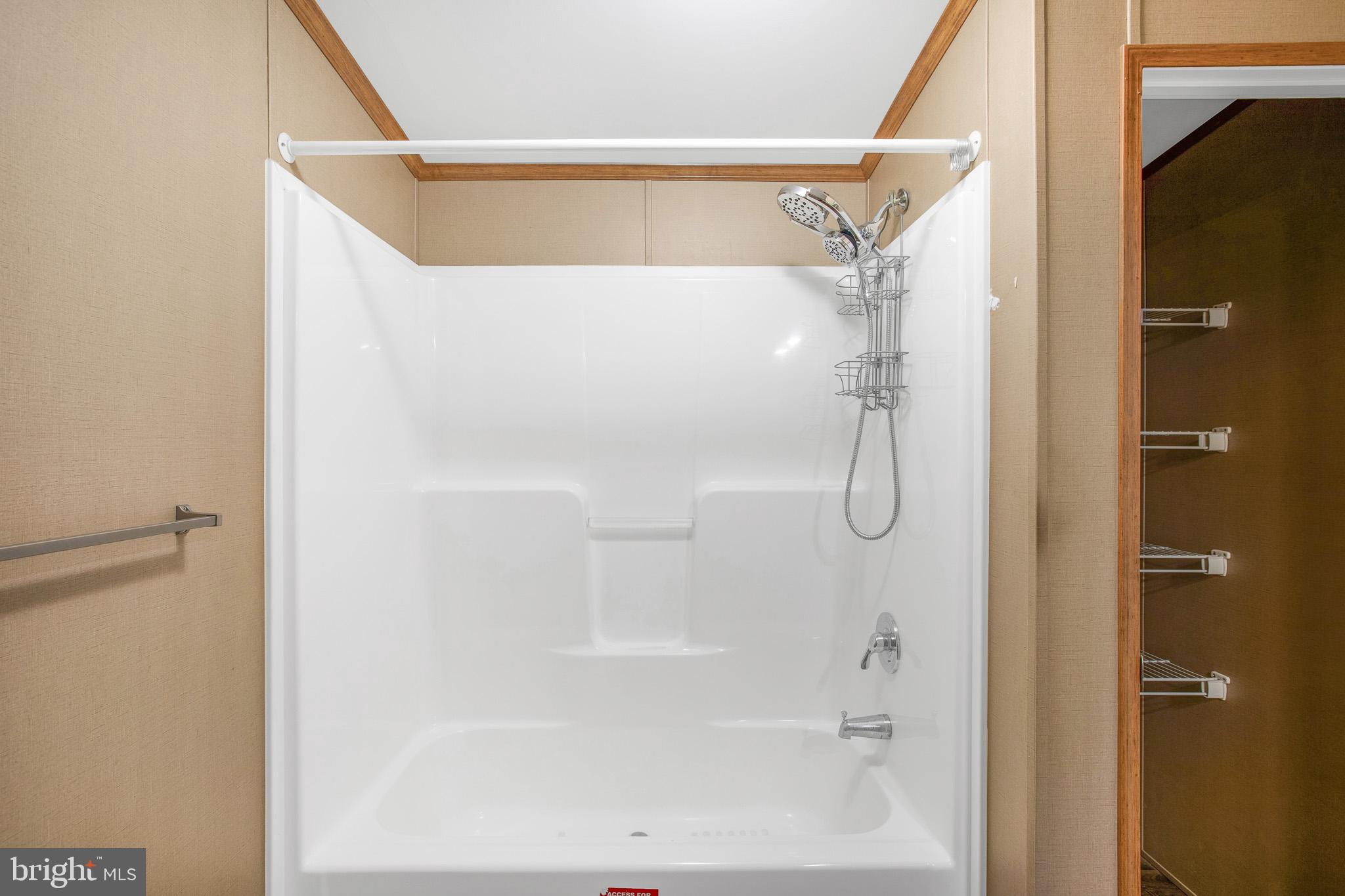 199 Boones Drive Lothian, MD 20711 - Photo 6 of 31 Ensuite Bathroom Tub