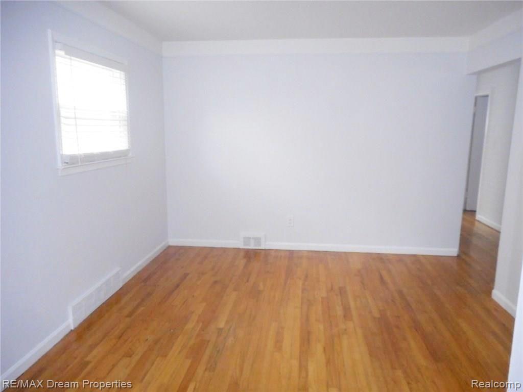2958 Greenfield Road Berkley, MI 48072 - Photo 7 of 33 07.jpg