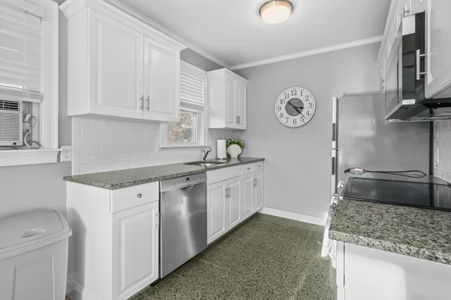 $3,500 | 7 Columbus Avenue, West Yarmouth, MA 02673