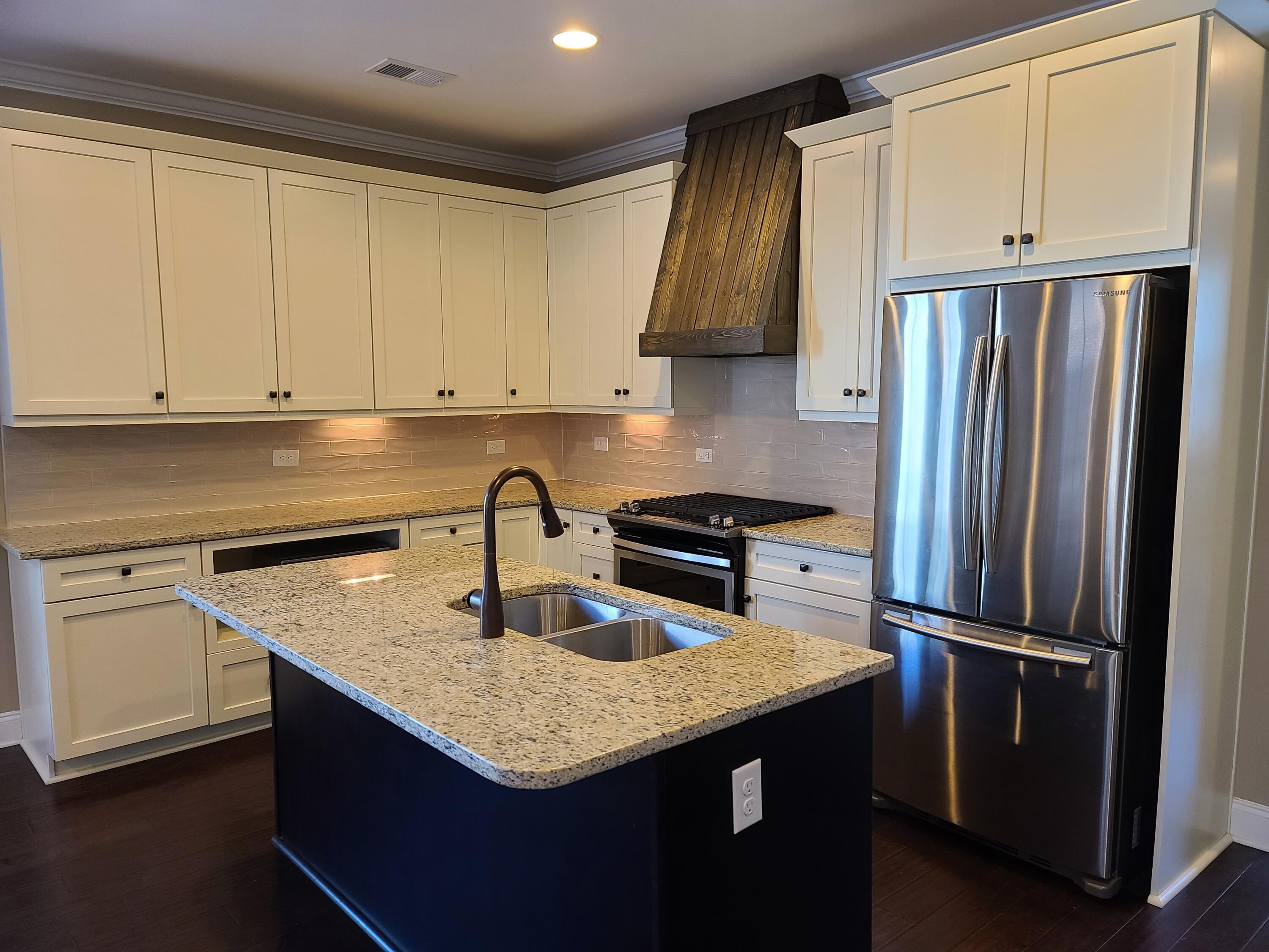 140 Slipper Shell Court Mount Pleasant, SC 29464 - Photo 3 of 25 140 4