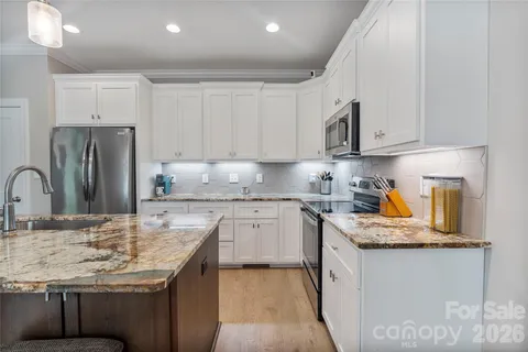 $429,900 | 4944 Southview Drive, Hickory, NC 28602