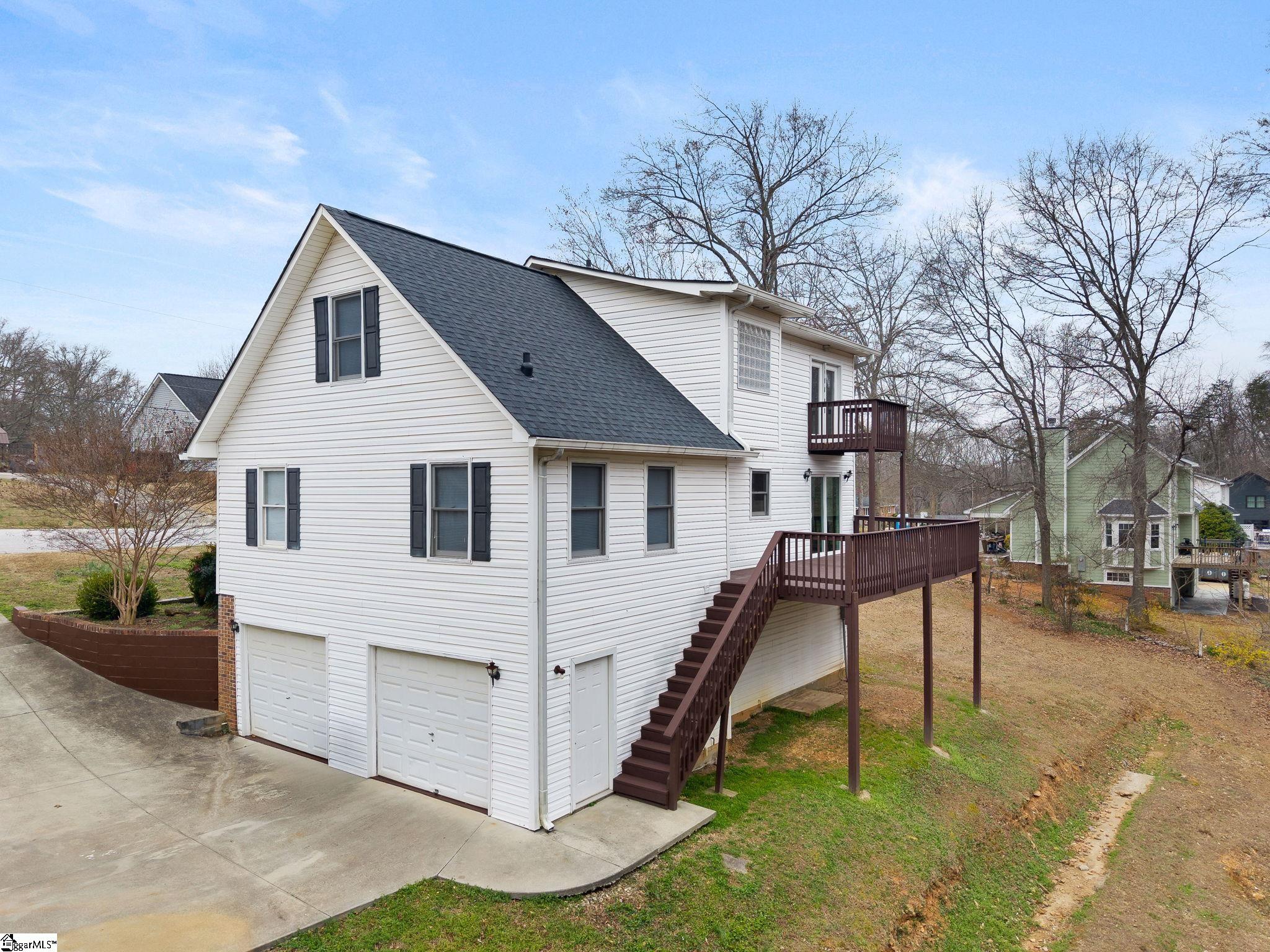 17 Hester Road Greenville, SC 29609 - Photo 4 of 39