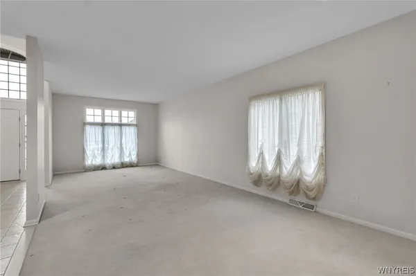 $529,900 | 5546 Hemdale Drive, Clarence, NY 14221