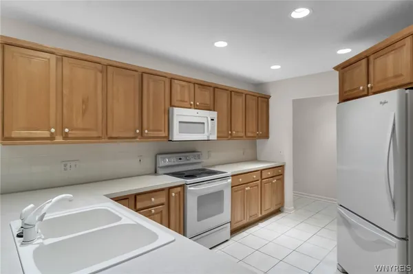 $529,900 | 5546 Hemdale Drive, Clarence, NY 14221