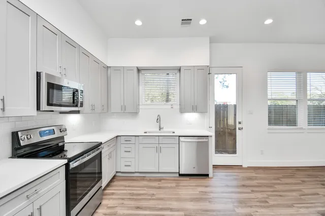 $2,100 | 9024 Laverne Laurel Lane, Houston, TX 77080