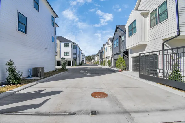 $2,100 | 9024 Laverne Laurel Lane, Houston, TX 77080