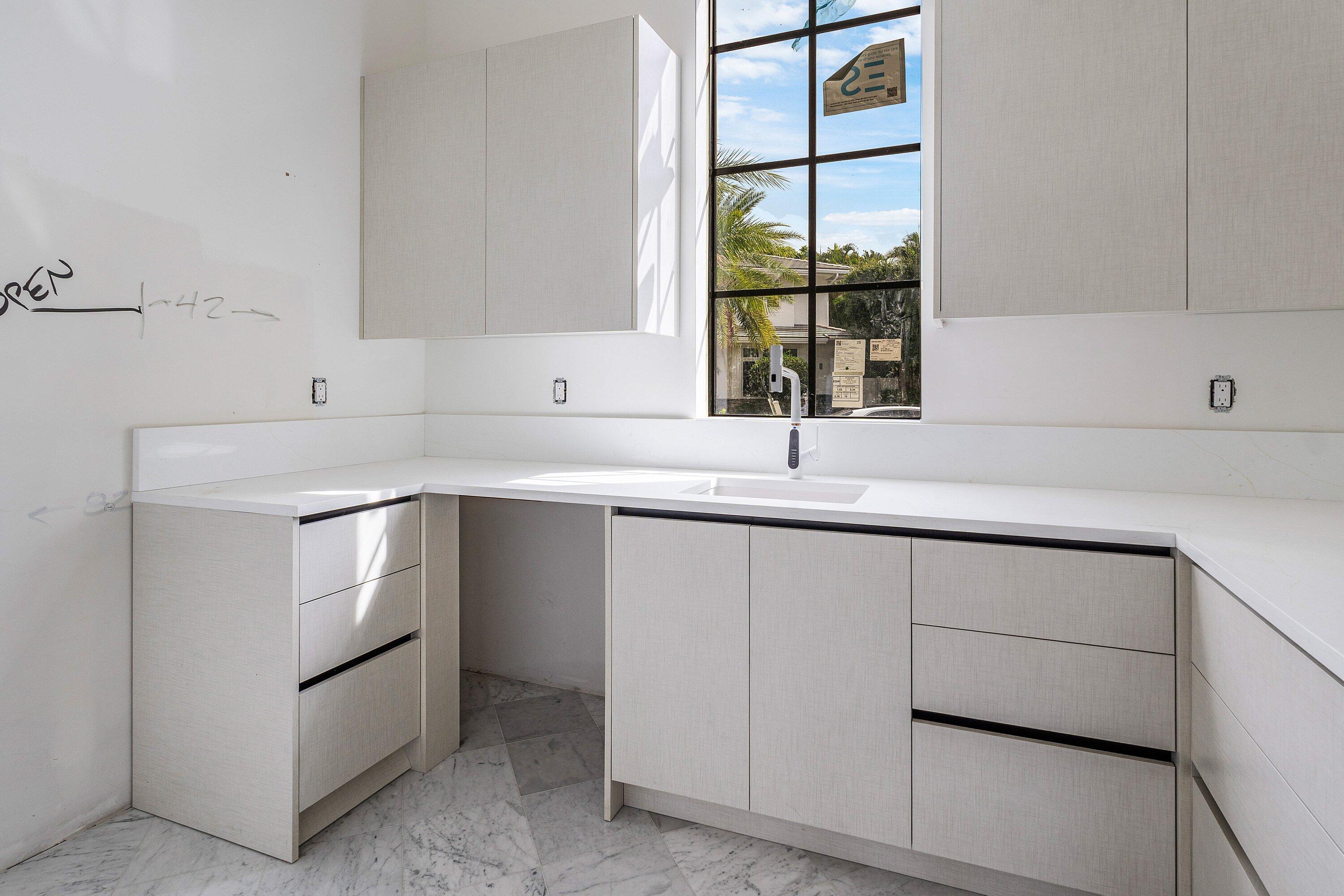 298 Northeast 8th Street Boca Raton, FL 33432 - Photo 19 of 86 Butler Pantry
