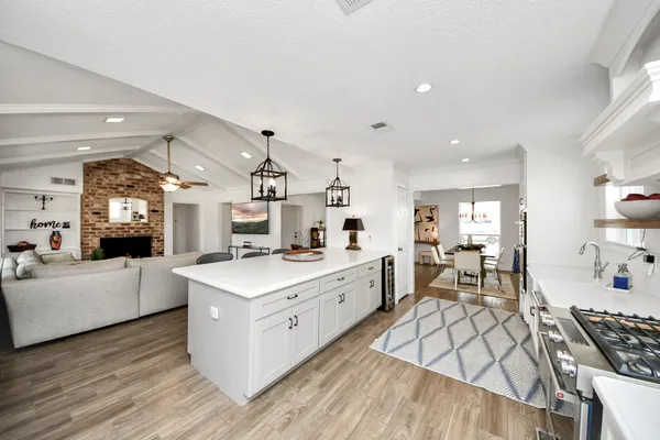 $595,000 | 1307 Blue Willow Drive, Houston, TX 77042