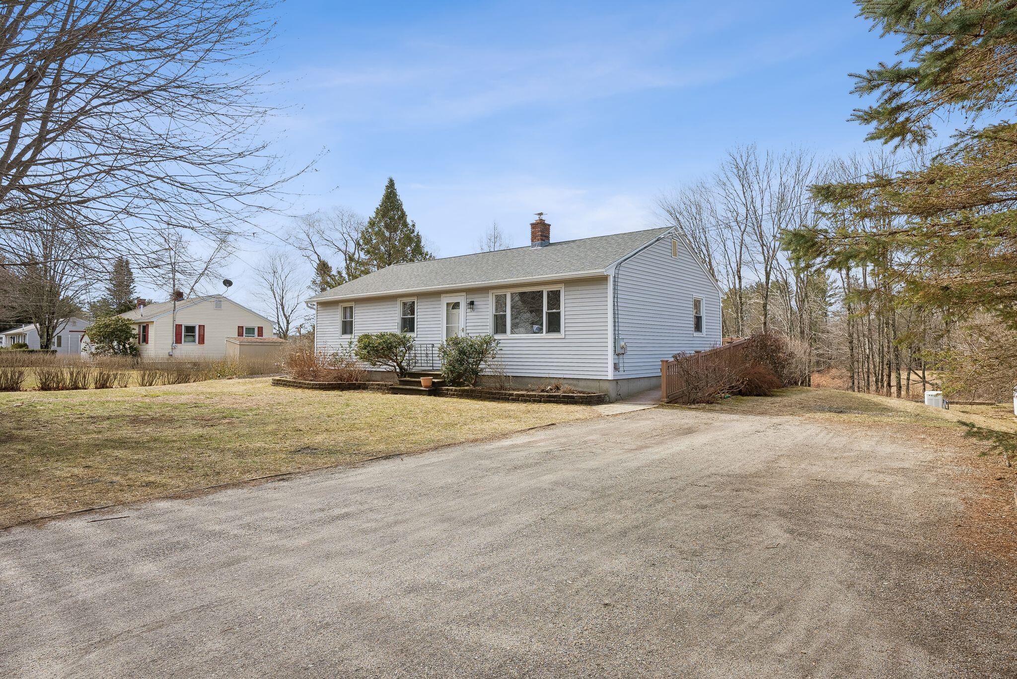 174 River Road Topsham, ME 04086 - Photo 3 of 12 DSC06117