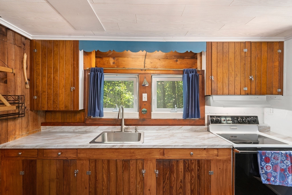 183 Mashapaug Road Holland, MA 01521 - Photo 7 of 32