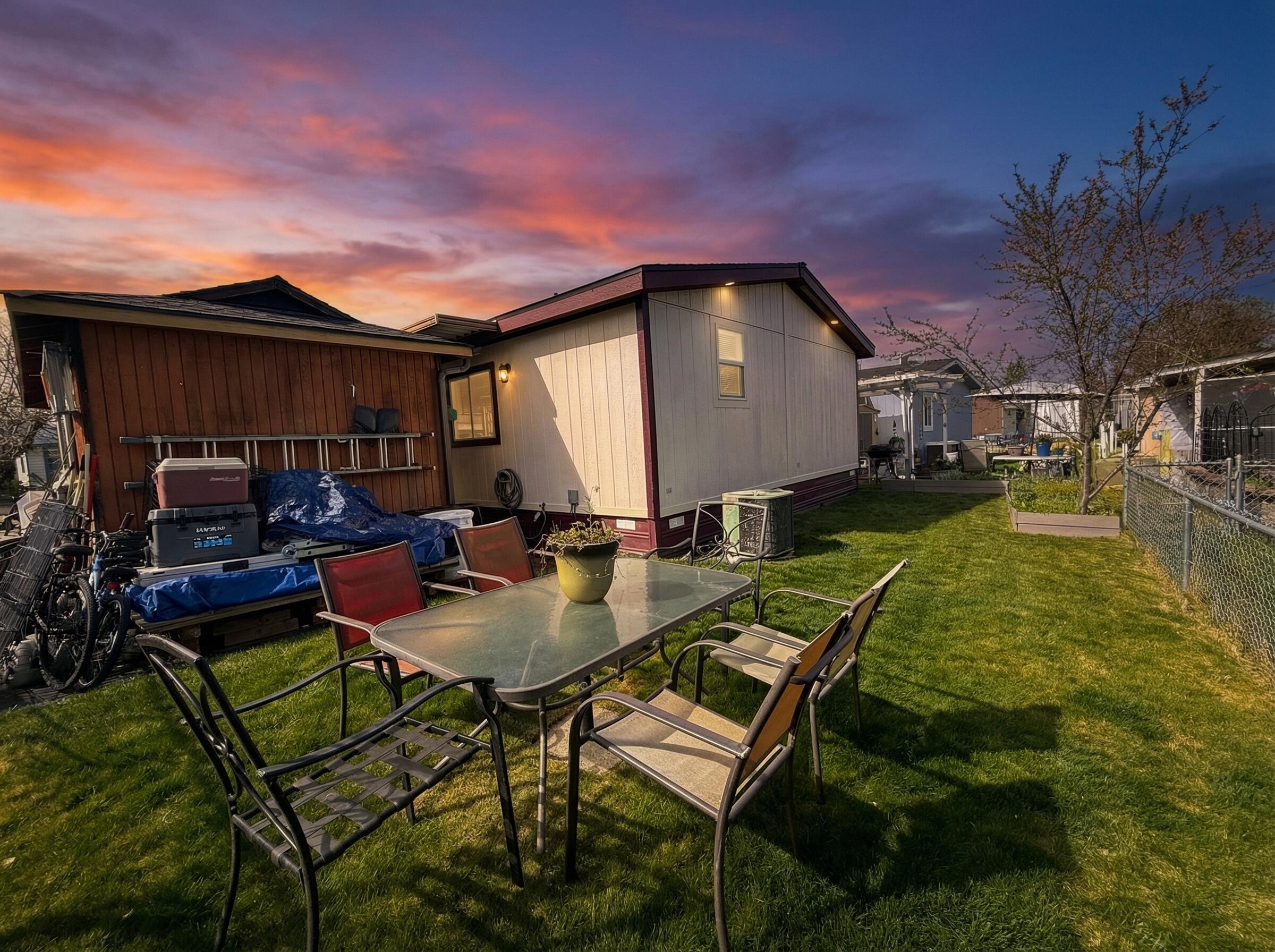 818 Carol Rae Medford, OR 97501 - Photo 14 of 22 14