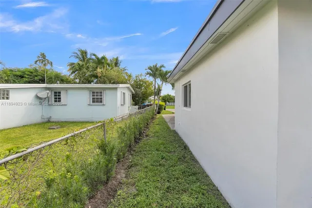 $4,800 | 5520 Southwest 91 Avenue, Miami, FL 33165