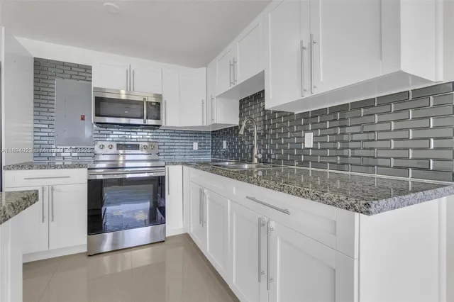 $4,800 | 5520 Southwest 91 Avenue, Miami, FL 33165