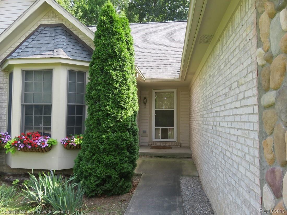 1484 Remsing Street Hartland, MI 48353 - Photo 6 of 28 front door.JPG