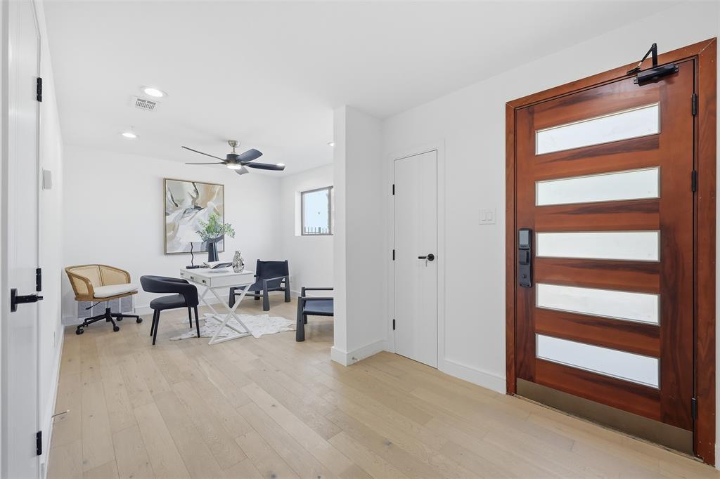 4635 Manett Street, Unit 102 Dallas, TX 75204 - Photo 3 of 31