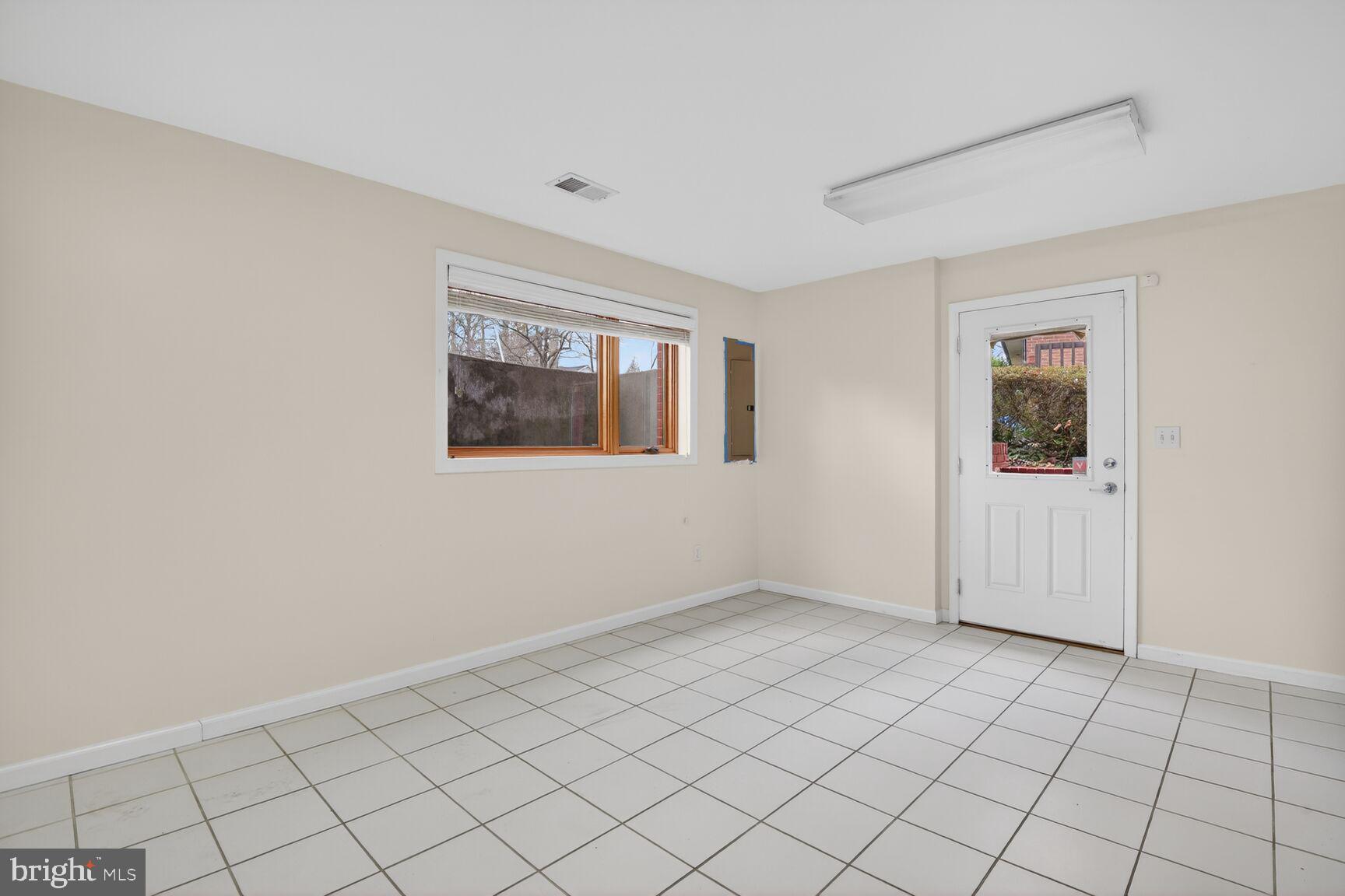 6104 Robinwood Road Bethesda, MD 20817 - Photo 36 of 45 a view of an empty room