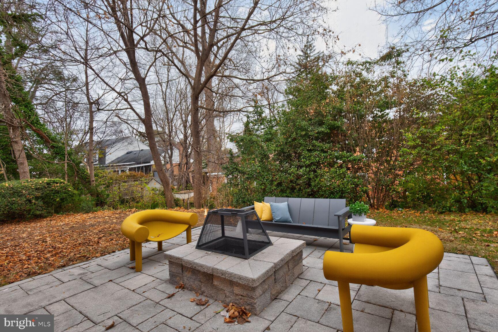 6104 Robinwood Road Bethesda, MD 20817 - Photo 40 of 45 a garden view with a seating space