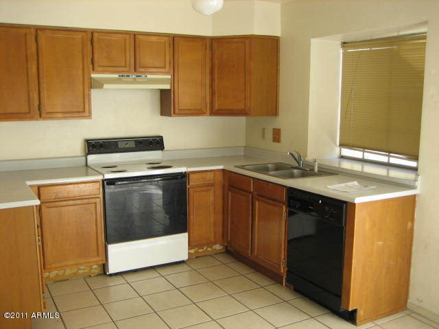 7977 West Wacker Road, Unit 254 Peoria, AZ 85381 - Photo 14 of 29 Kitchen