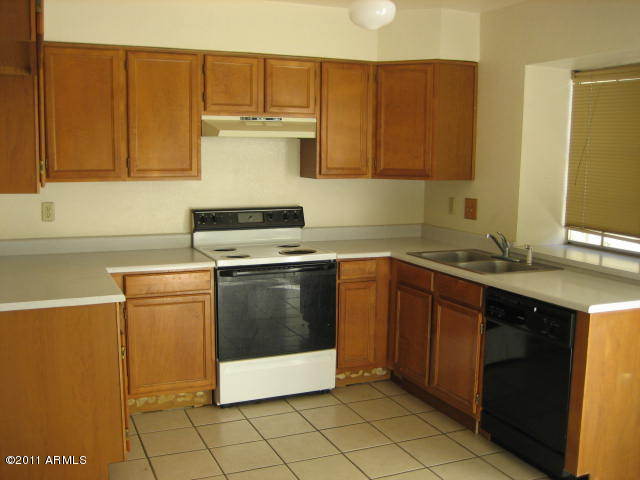 7977 West Wacker Road, Unit 254 Peoria, AZ 85381 - Photo 15 of 29 Kitchen