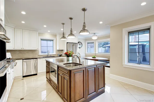 $1,949,000 | 54-16 252nd Street | Little Neck