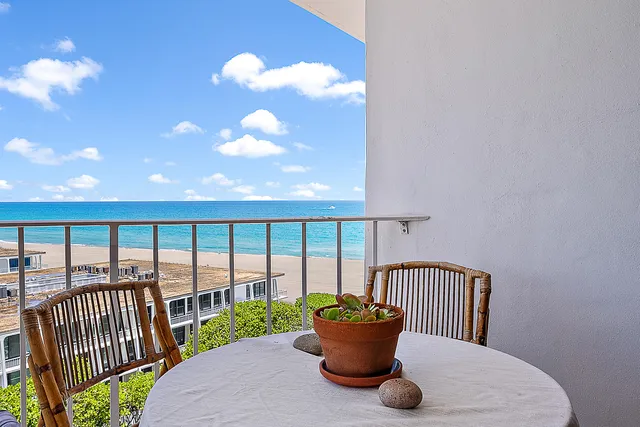 $725,000 | 2295 South Ocean Boulevard, Unit 921, Palm Beach, FL 33480