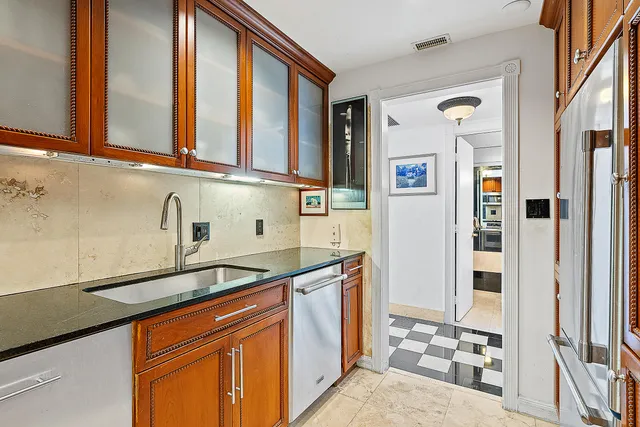 $725,000 | 2295 South Ocean Boulevard, Unit 921, Palm Beach, FL 33480