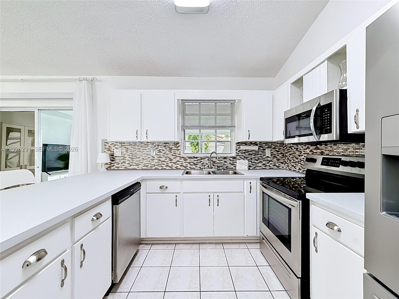 15050 Southwest 63rd Street Miami, FL 33193 - Photo 5 of 50