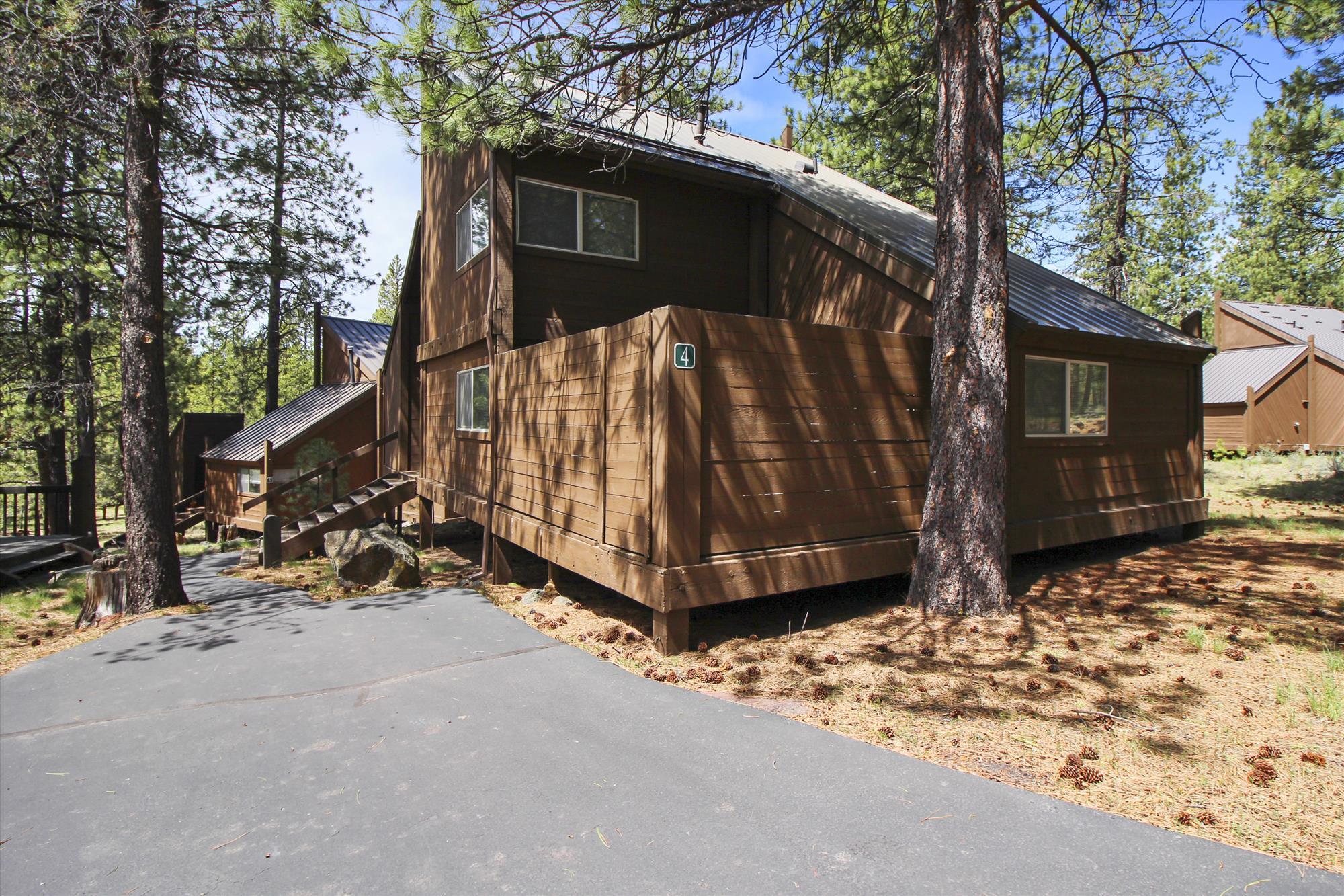 57397 Overlook Road Sunriver, OR 97707 - Photo 19 of 23 exterior-pole house 4-img_1974