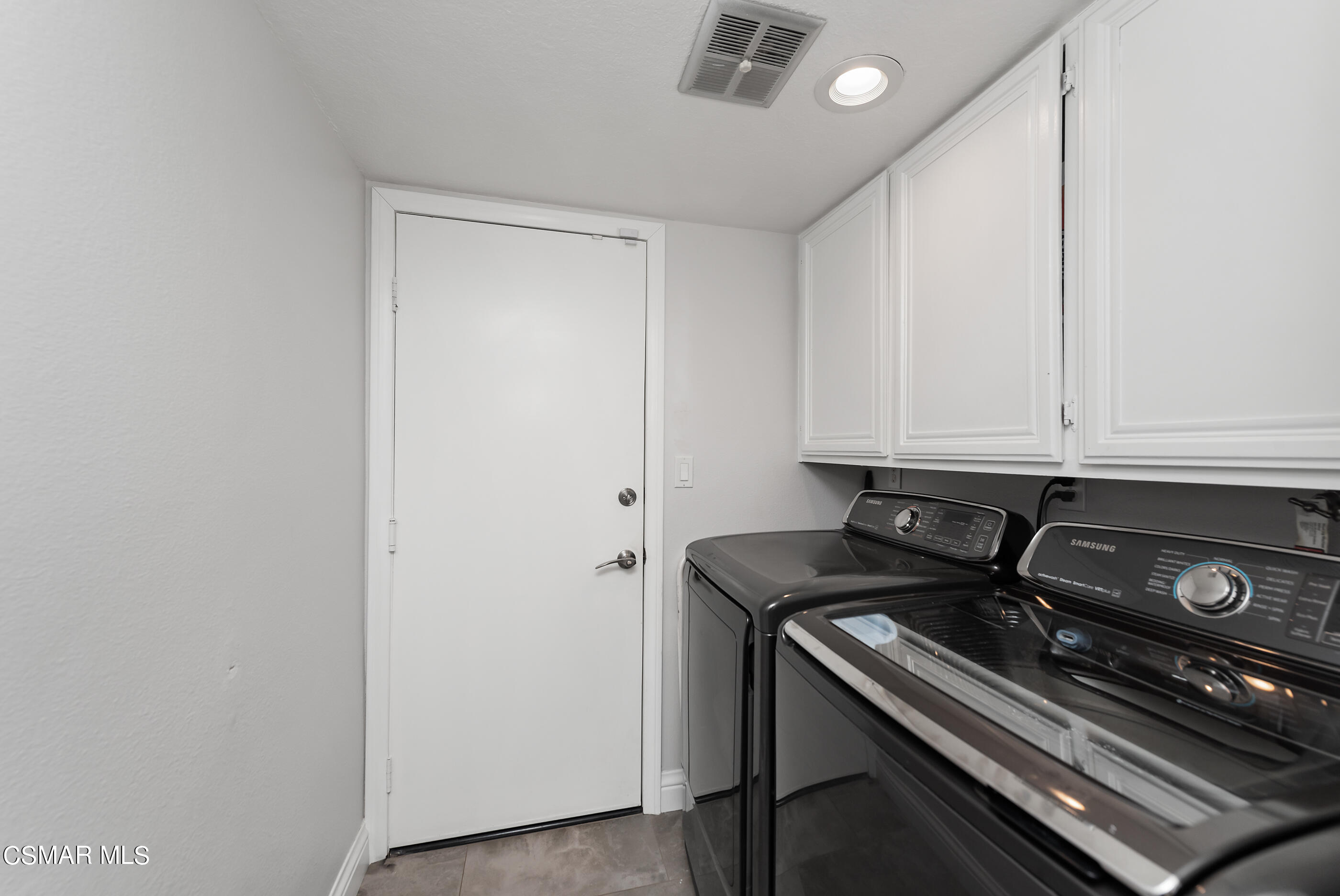 3233 Crazy Horse Drive Simi Valley, CA 93063 - Photo 29 of 65 Laundry Room