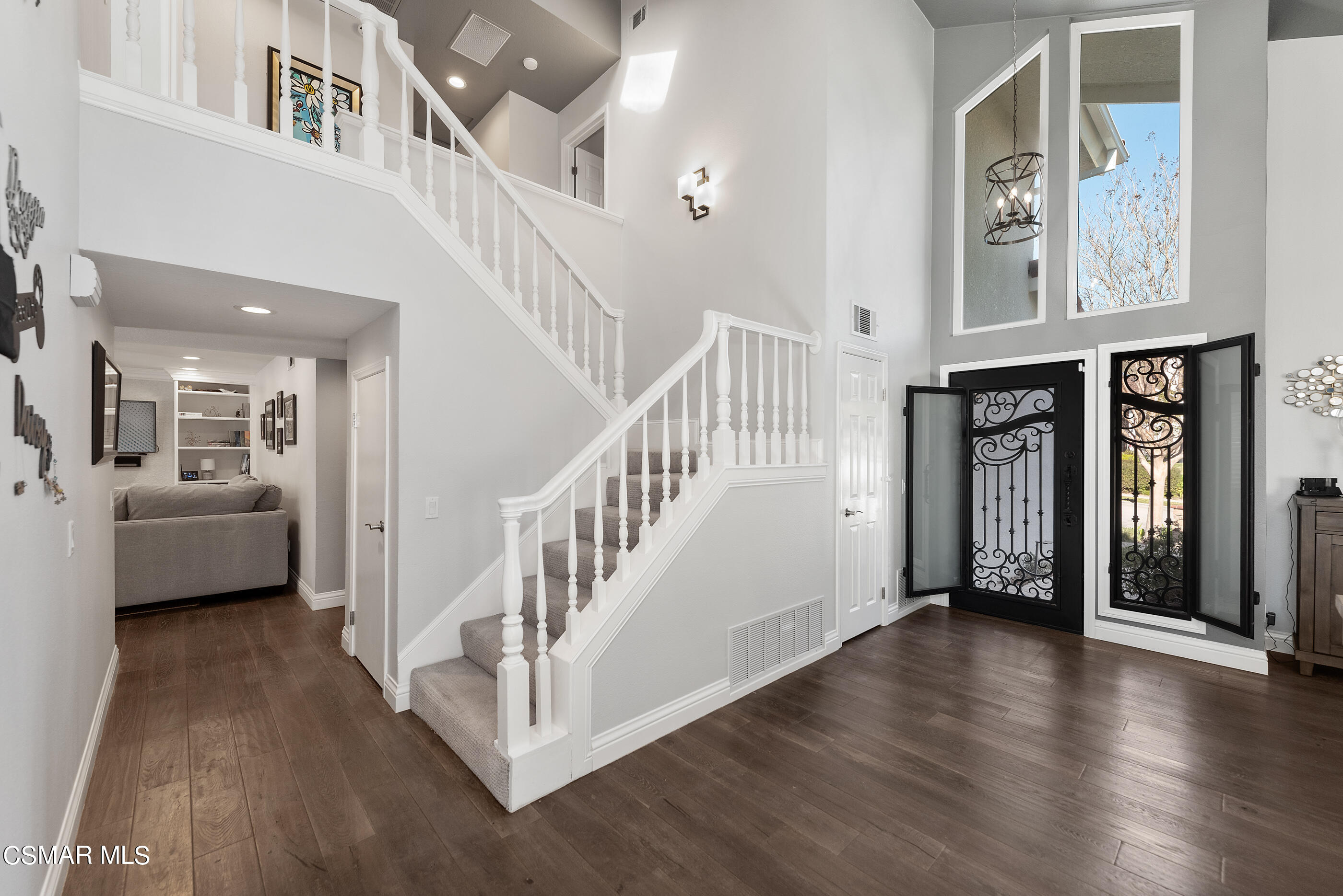 3233 Crazy Horse Drive Simi Valley, CA 93063 - Photo 33 of 65 Staircase