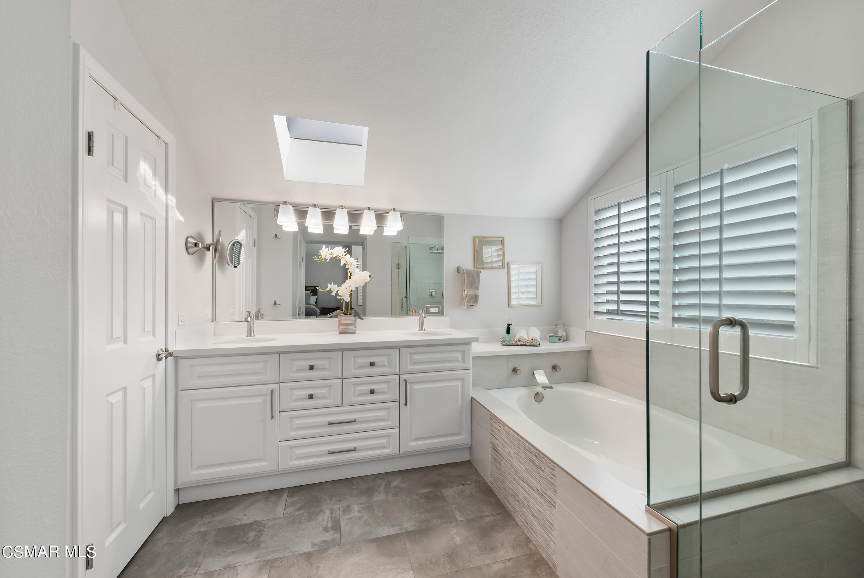 3233 Crazy Horse Drive Simi Valley, CA 93063 - Photo 40 of 65 a spacious bathroom with a bathtub shower sink and mirror
