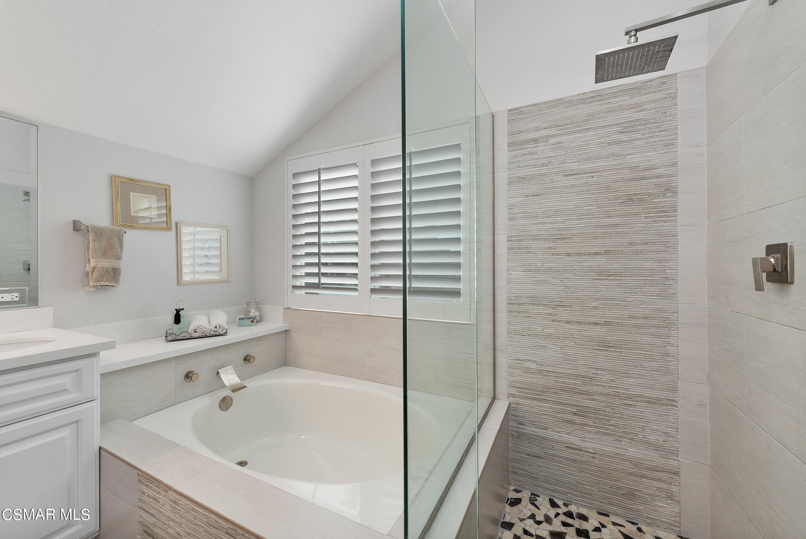 3233 Crazy Horse Drive Simi Valley, CA 93063 - Photo 42 of 65 a bathroom with a bathtub and a sink