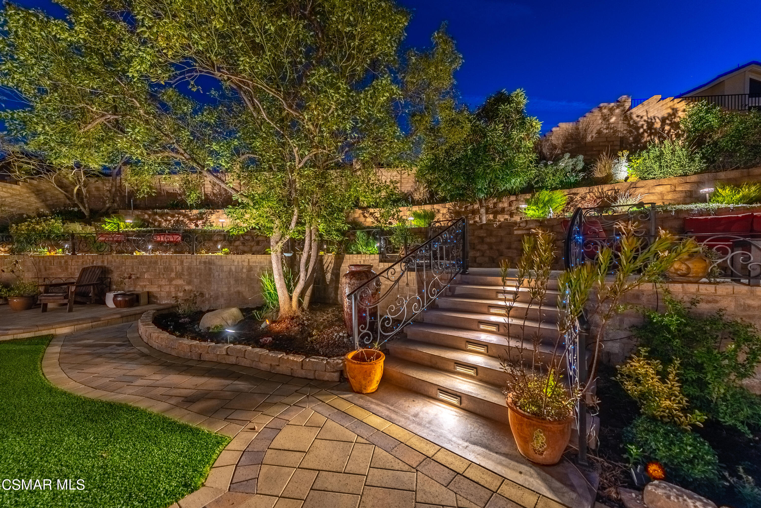 3233 Crazy Horse Drive Simi Valley, CA 93063 - Photo 10 of 65 a view of a backyard