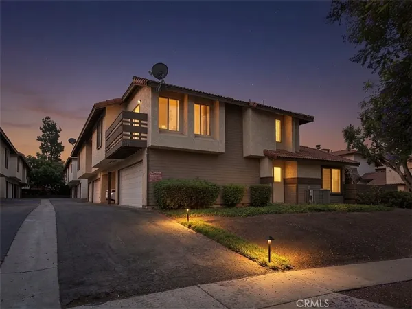 $399,900 | 1324 Brentwood Circle, Unit B, Corona, CA 92882