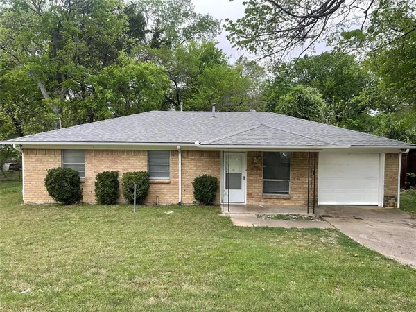 a view of a house with a yard and large tree