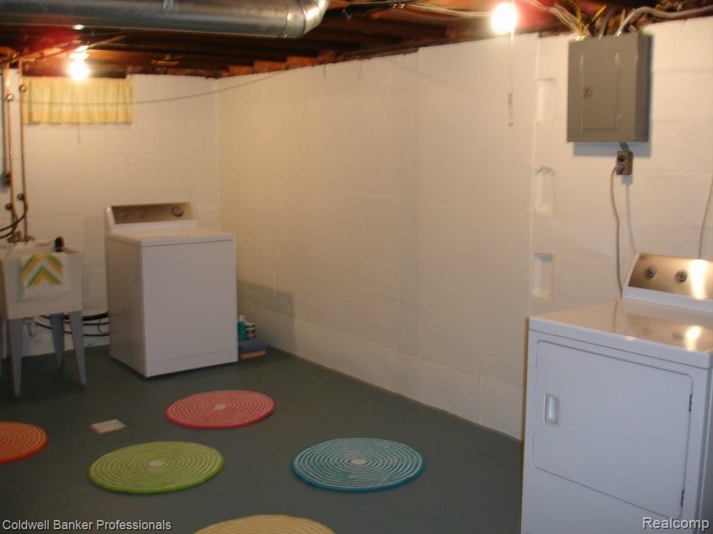 1711 Dorothea Road Berkley, MI 48072 - Photo 39 of 39 Washer and Dryer in Clean, Dry Basement.jpg