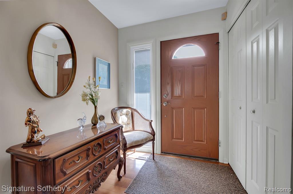 7252 Stonebrook Road West Bloomfield, MI 48322 - Photo 9 of 38