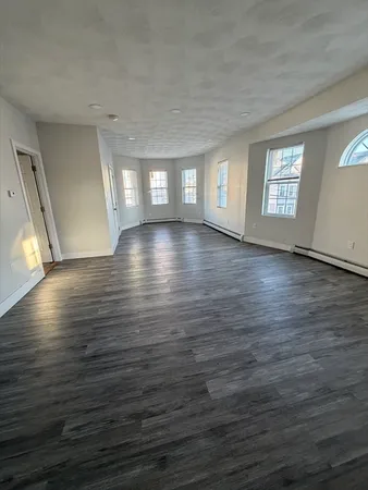 $2,400 | 539-541 North Front Street, Unit 2, New Bedford, MA 02745