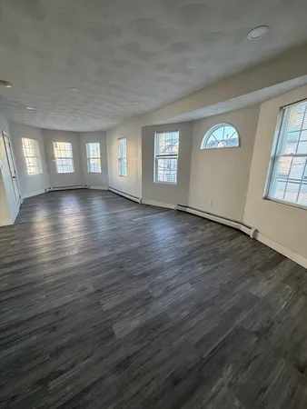$2,400 | 539-541 North Front Street, Unit 2, New Bedford, MA 02745