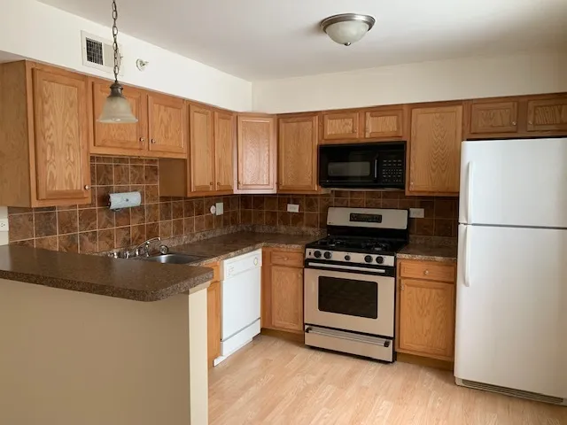 $1,425 | 6616 104th Place, Unit 4, Chicago Ridge, IL 60415
