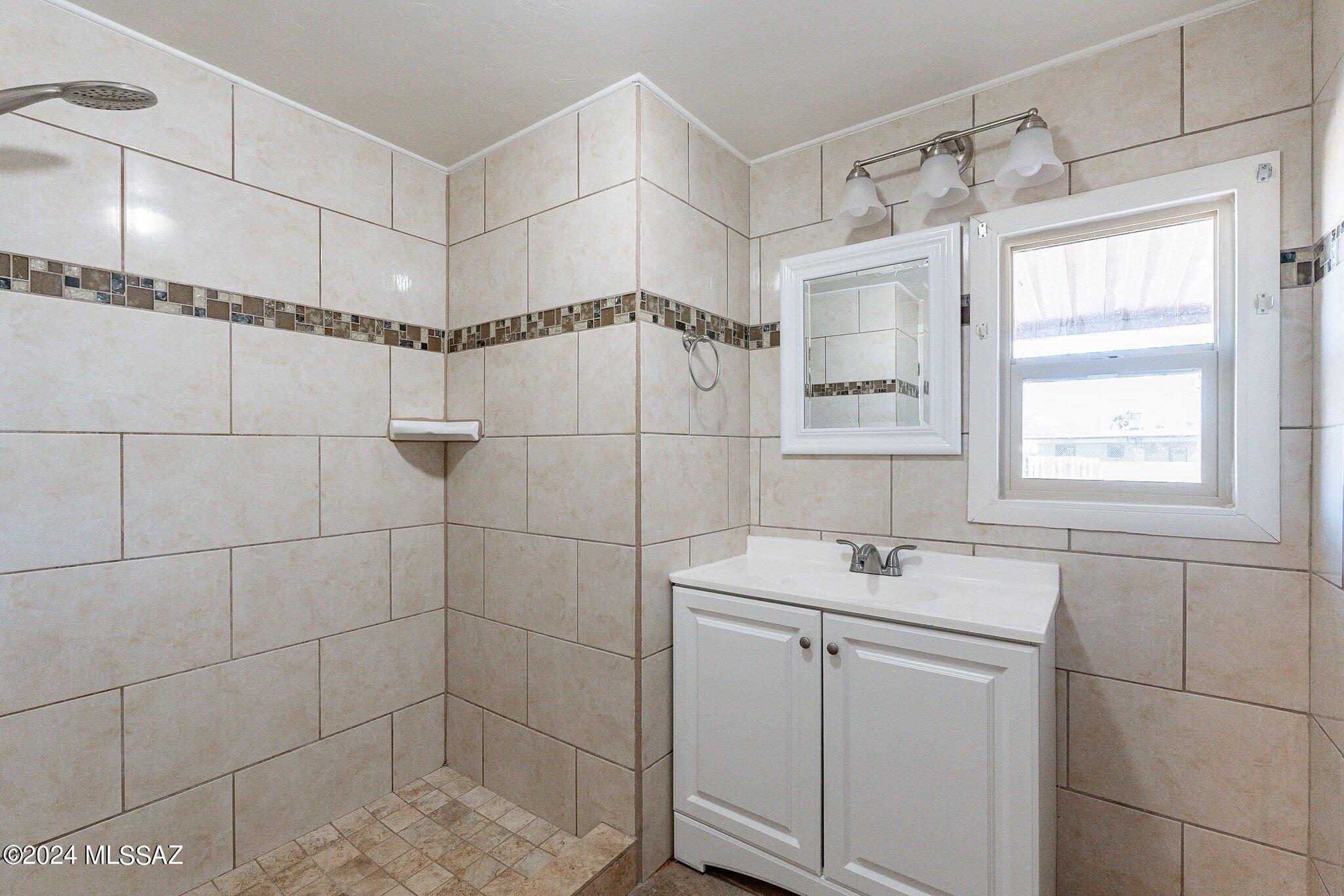 2572 West Bilby Road Tucson, AZ 85746 - Photo 13 of 18 Gallery Image 13