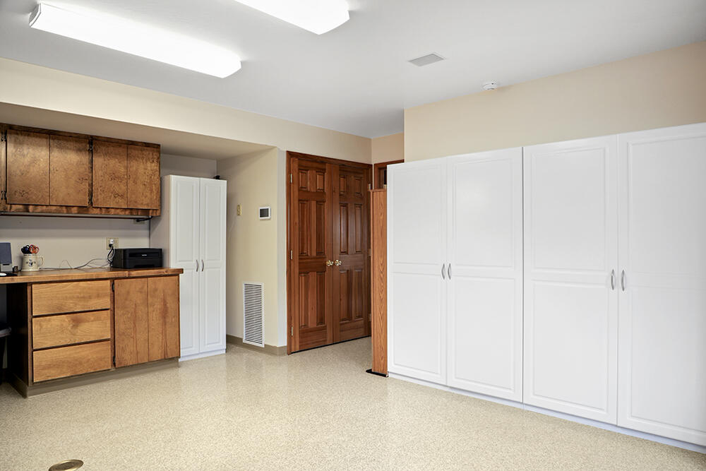 2255 Johns Peak Road Central Point, OR 97502 - Photo 16 of 36 Studio