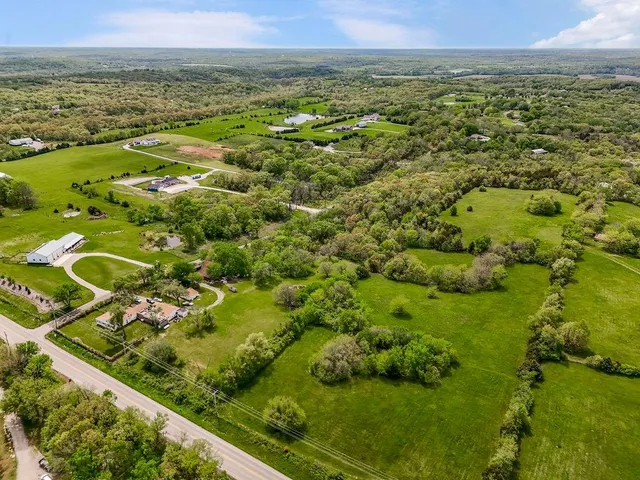 $400,000 | 38708 East Hudson Road, Oak Grove, MO 64075