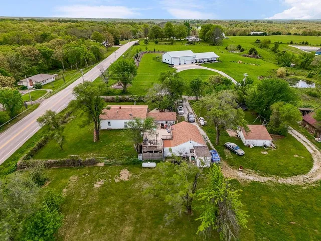$400,000 | 38708 East Hudson Road, Oak Grove, MO 64075