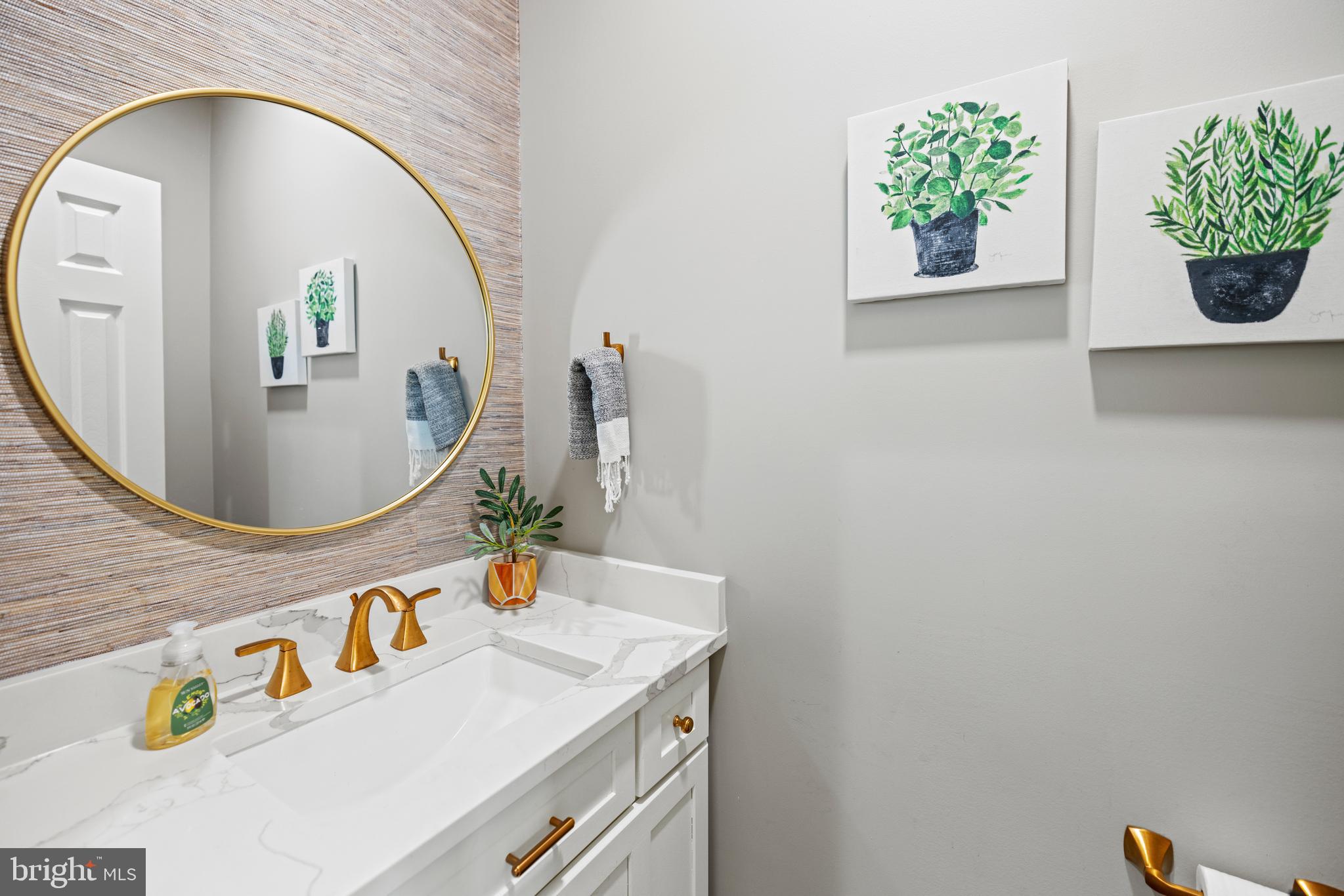 12621 High Meadow Road North Potomac, MD 20878 - Photo 15 of 38 Informal Powder Room