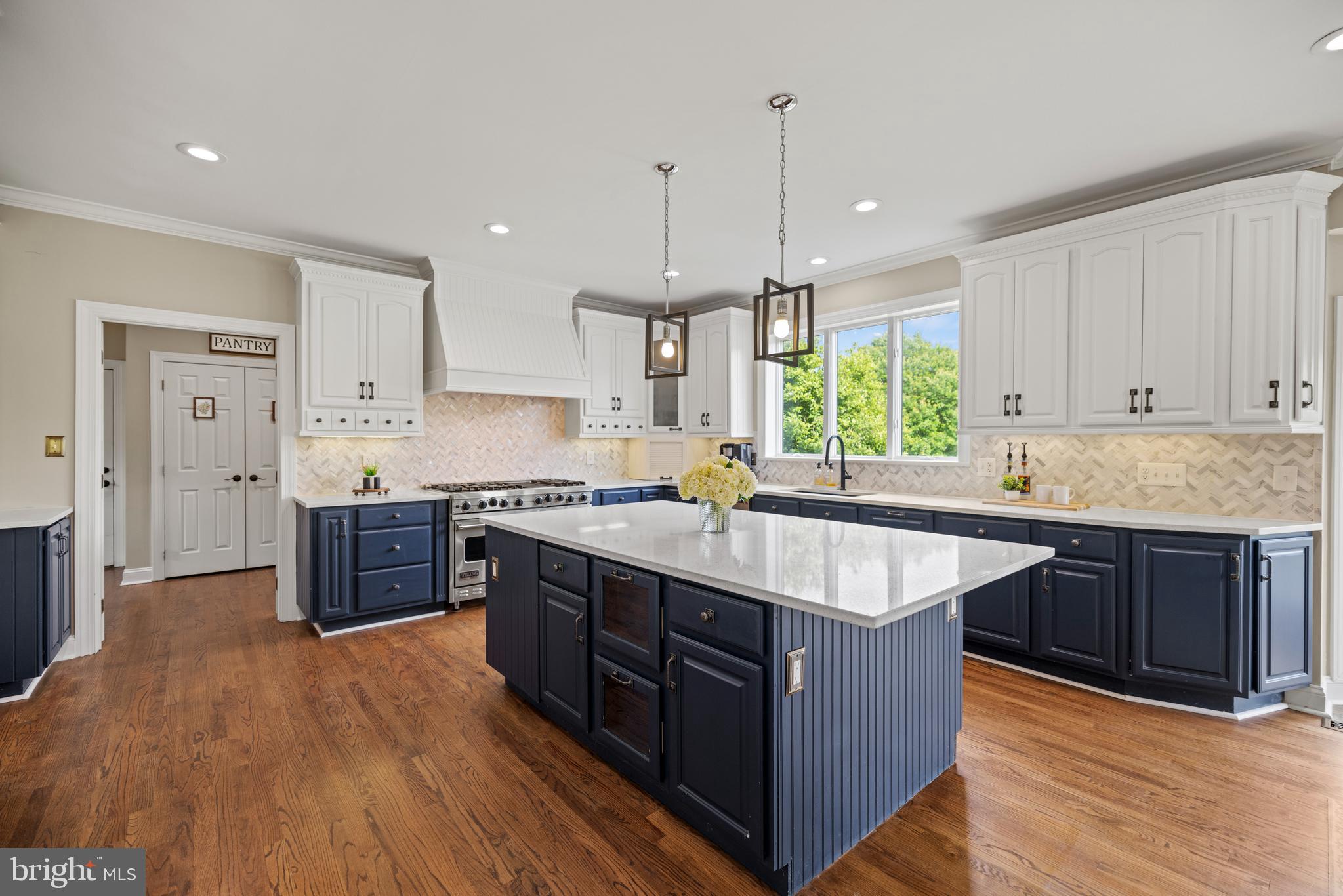 12621 High Meadow Road North Potomac, MD 20878 - Photo 8 of 38 Expansive Kitchen Island