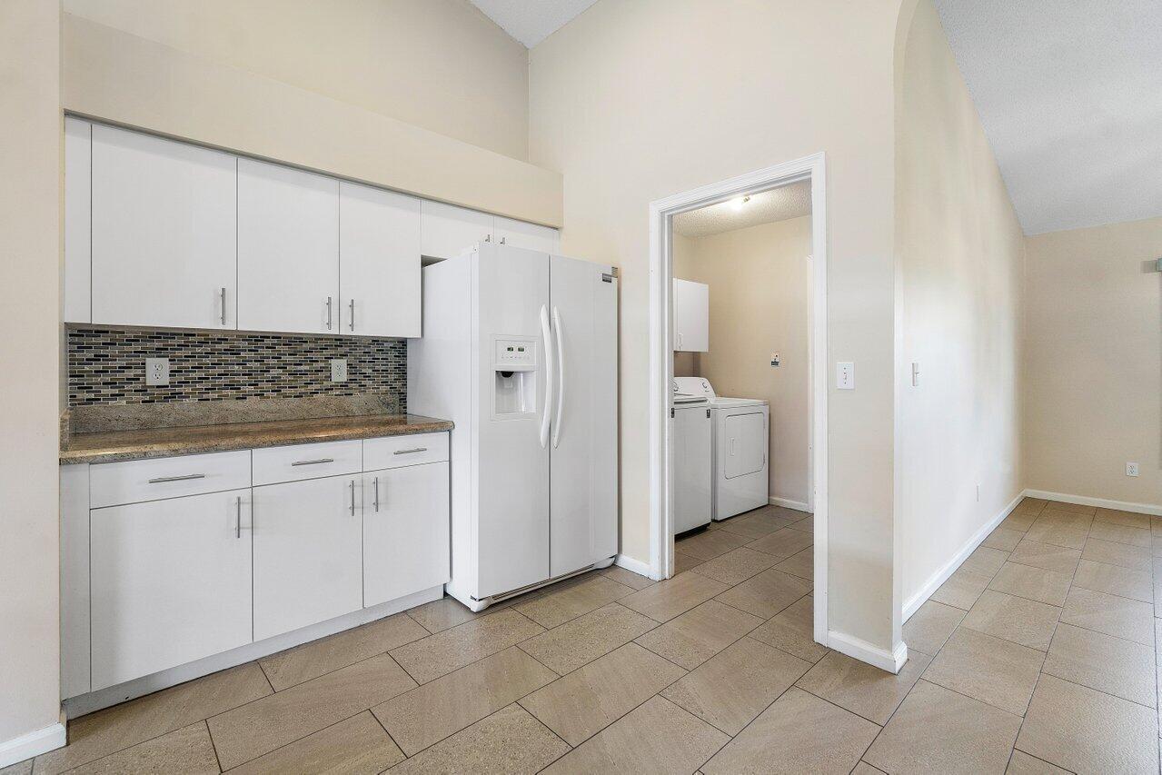 12815 Kingsway Road Wellington, FL 33414 - Photo 12 of 43 013-12815KingswayRoad-Wellington-FL-3341